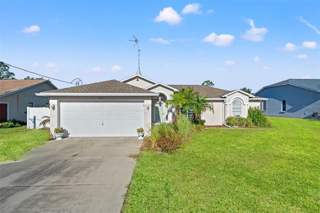 Active With Contract: $279,900 (3 beds, 2 baths, 1365 Square Feet)