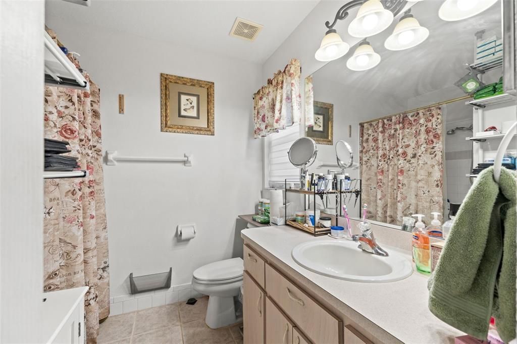 Active With Contract: $279,900 (3 beds, 2 baths, 1365 Square Feet)