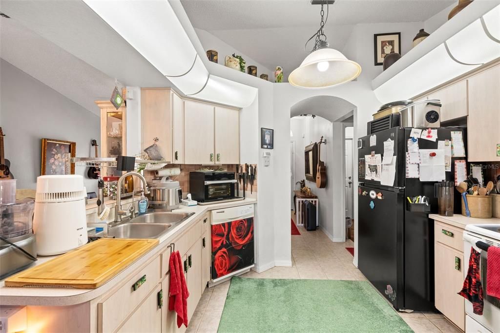 Active With Contract: $279,900 (3 beds, 2 baths, 1365 Square Feet)