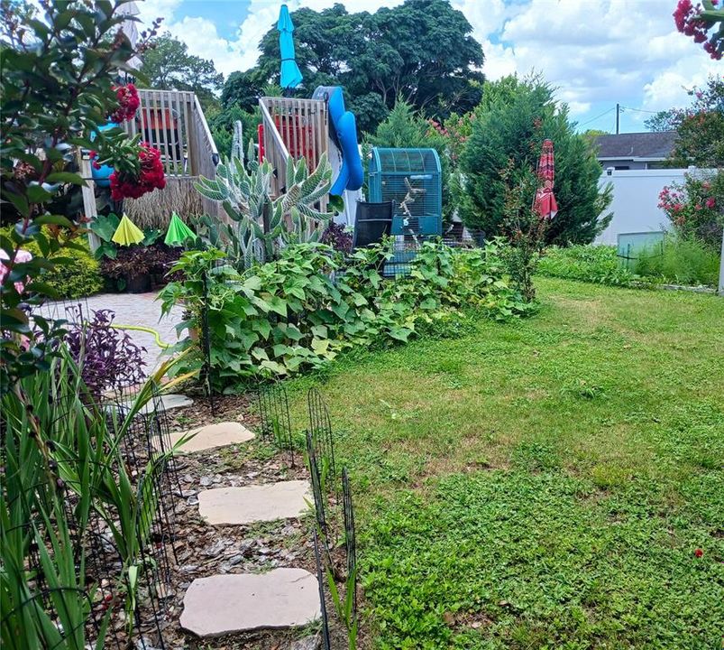 Active With Contract: $279,900 (3 beds, 2 baths, 1365 Square Feet)