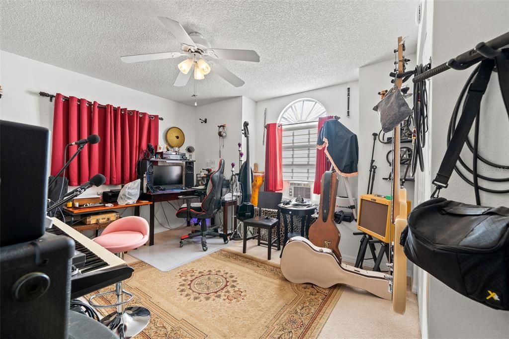 Active With Contract: $279,900 (3 beds, 2 baths, 1365 Square Feet)