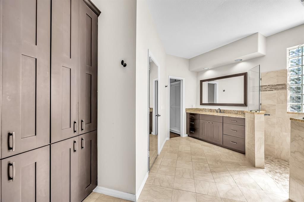 En Venta: $850,000 (4 camas, 4 baños, 3104 Pies cuadrados)