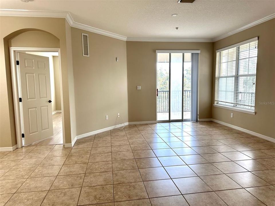 合同活跃: $2,095 (3 贝兹, 2 浴室, 1442 平方英尺)