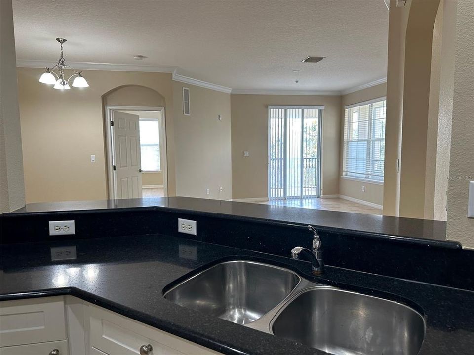 合同活跃: $2,095 (3 贝兹, 2 浴室, 1442 平方英尺)