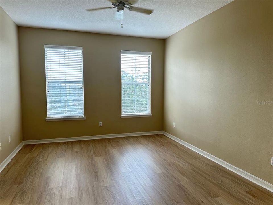 合同活跃: $2,095 (3 贝兹, 2 浴室, 1442 平方英尺)