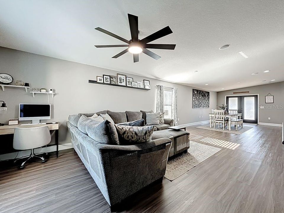 На продажу: $330,000 (3 спален, 2 ванн, 1720 Квадратных фут)