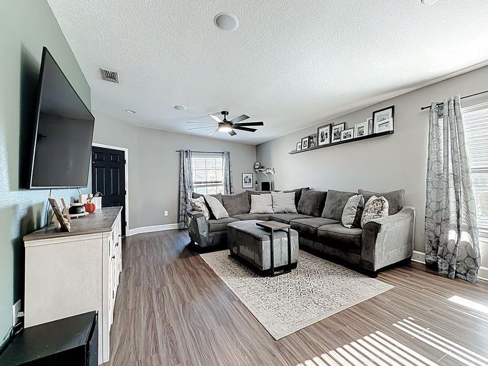 На продажу: $330,000 (3 спален, 2 ванн, 1720 Квадратных фут)