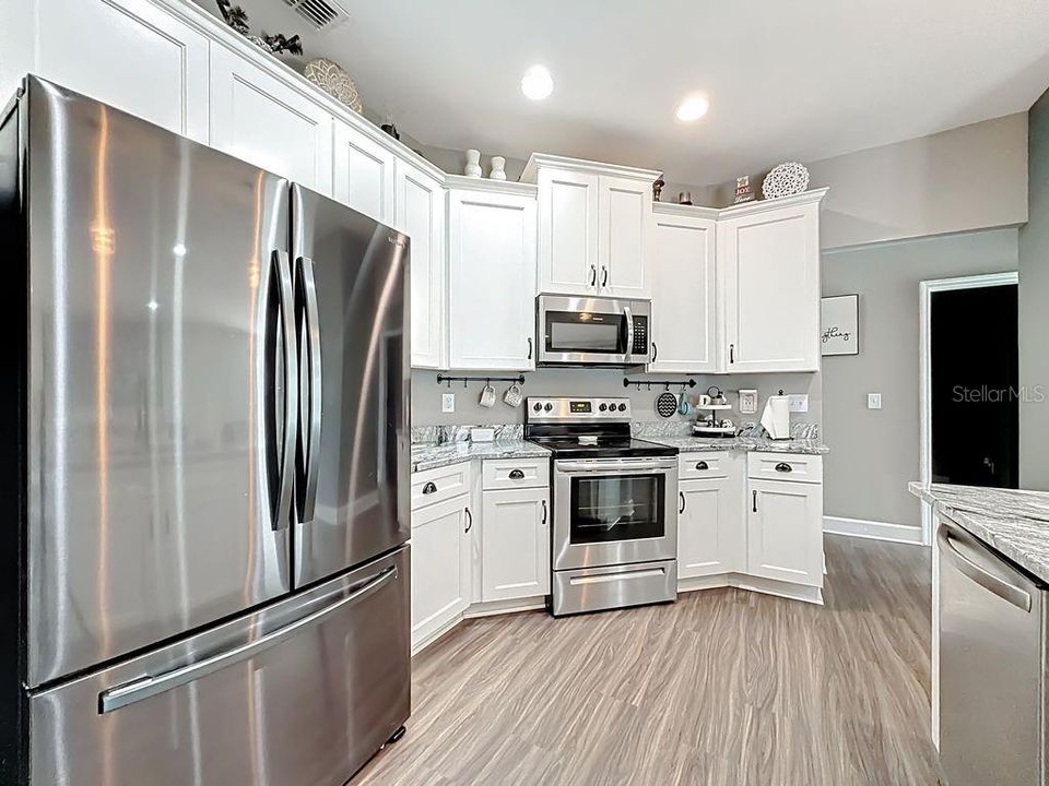 На продажу: $330,000 (3 спален, 2 ванн, 1720 Квадратных фут)