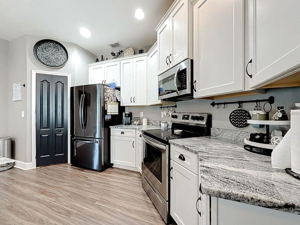 На продажу: $330,000 (3 спален, 2 ванн, 1720 Квадратных фут)