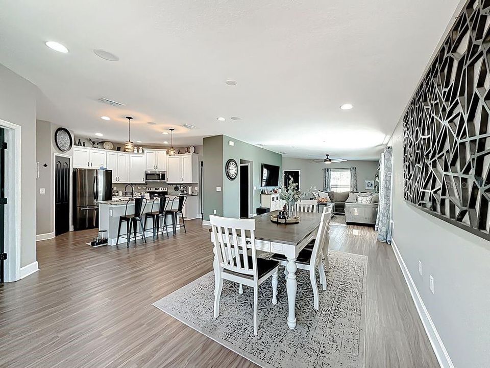 На продажу: $330,000 (3 спален, 2 ванн, 1720 Квадратных фут)