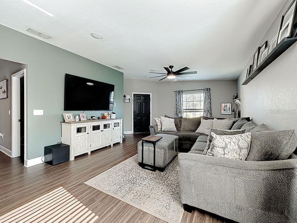 На продажу: $330,000 (3 спален, 2 ванн, 1720 Квадратных фут)