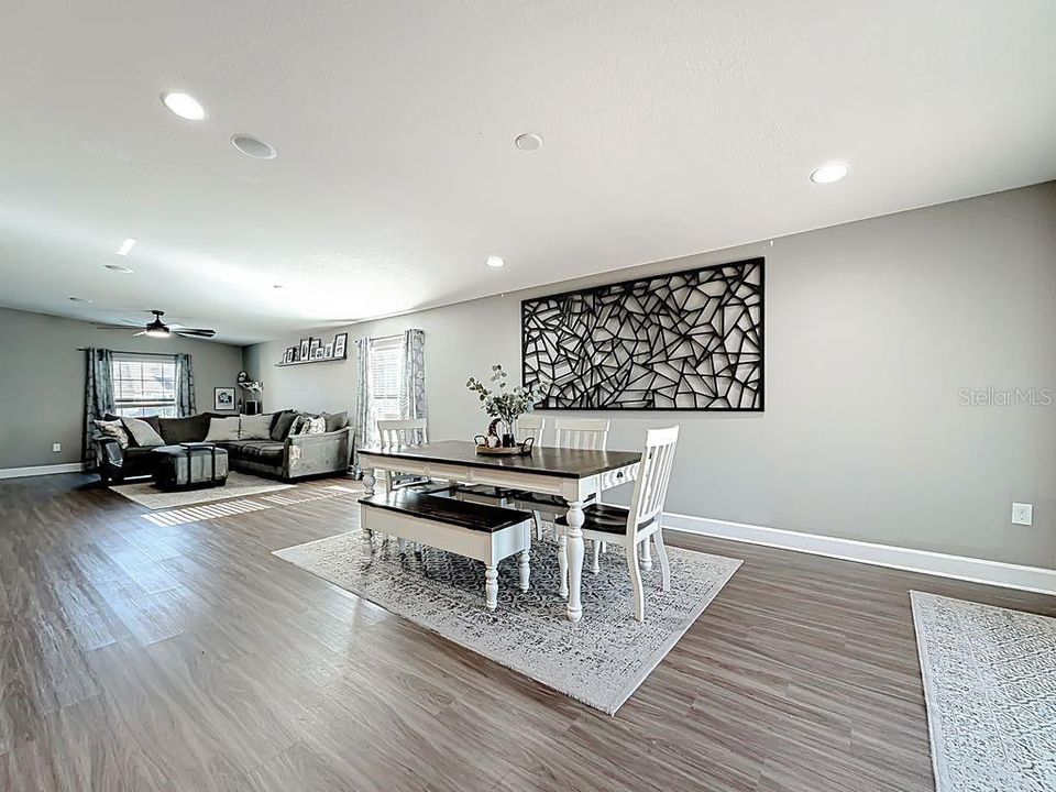 На продажу: $330,000 (3 спален, 2 ванн, 1720 Квадратных фут)