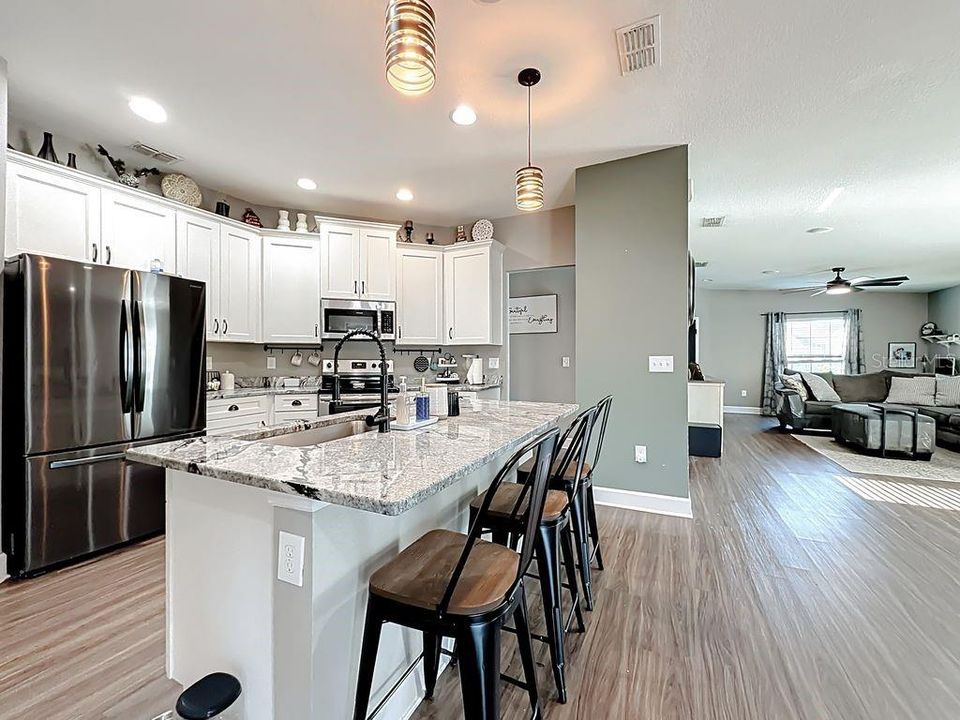 На продажу: $330,000 (3 спален, 2 ванн, 1720 Квадратных фут)