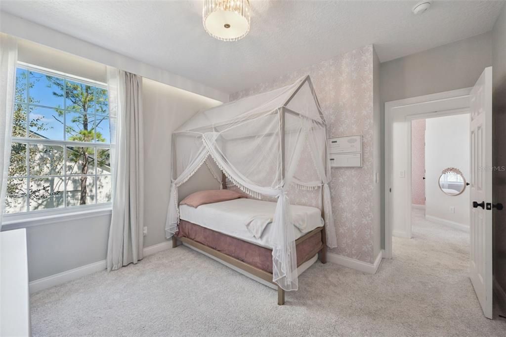 Activo con contrato: $799,900 (5 camas, 3 baños, 3548 Pies cuadrados)