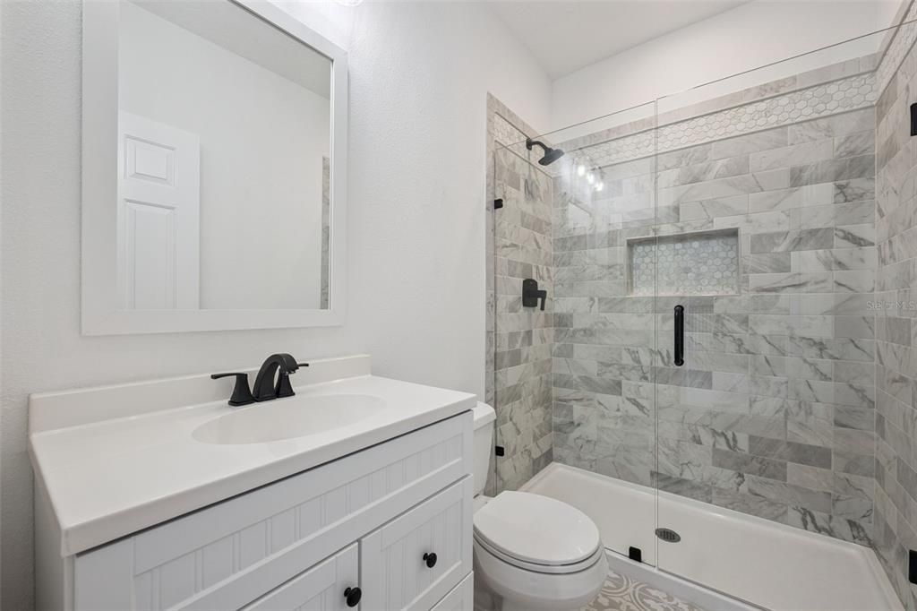 Activo con contrato: $799,900 (5 camas, 3 baños, 3548 Pies cuadrados)