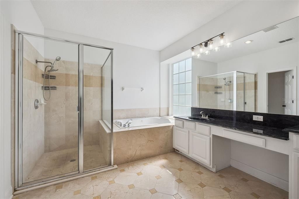 Activo con contrato: $799,900 (5 camas, 3 baños, 3548 Pies cuadrados)