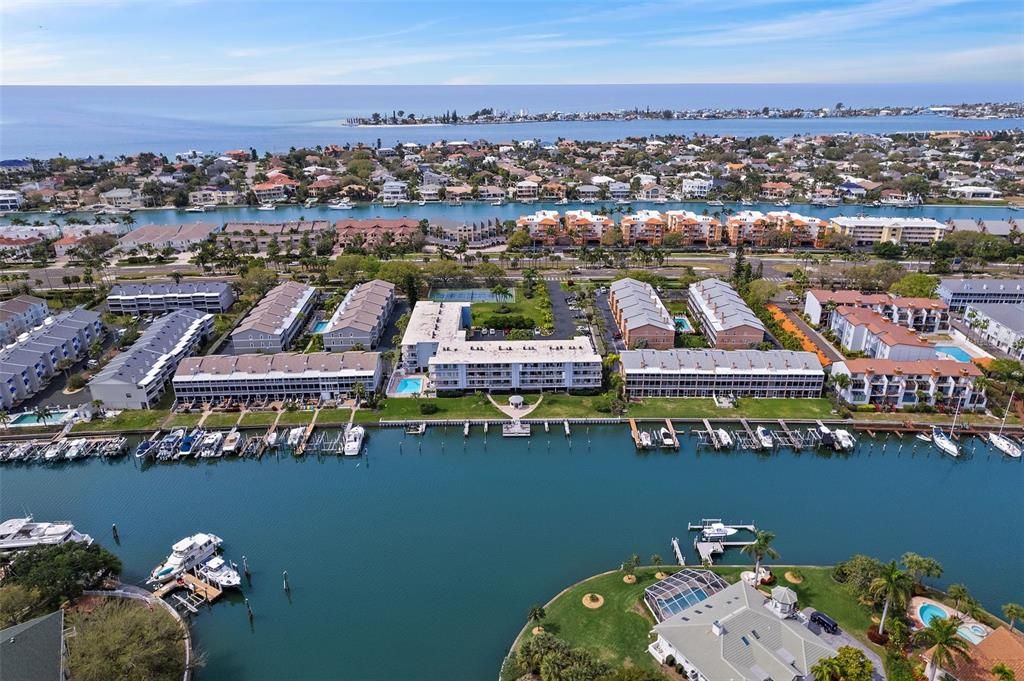 На продажу: $399,000 (2 спален, 2 ванн, 1110 Квадратных фут)