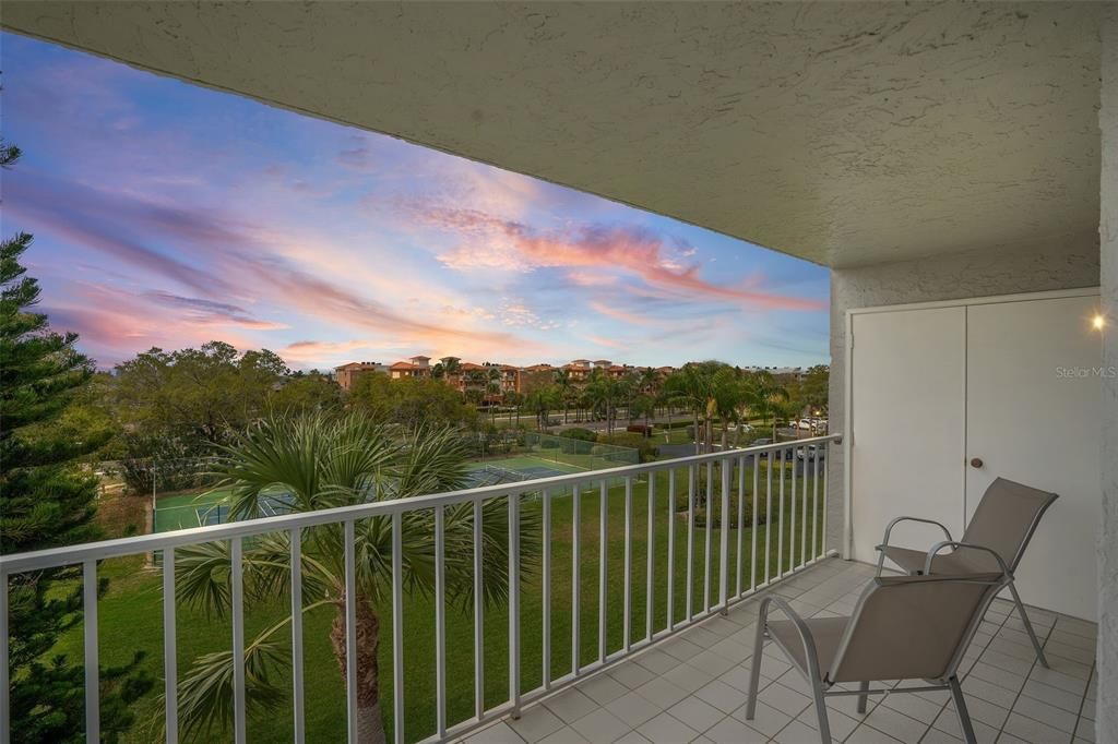 На продажу: $399,000 (2 спален, 2 ванн, 1110 Квадратных фут)