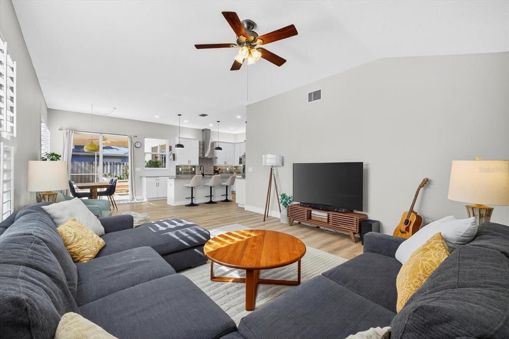 En Venta: $475,000 (4 camas, 2 baños, 2243 Pies cuadrados)