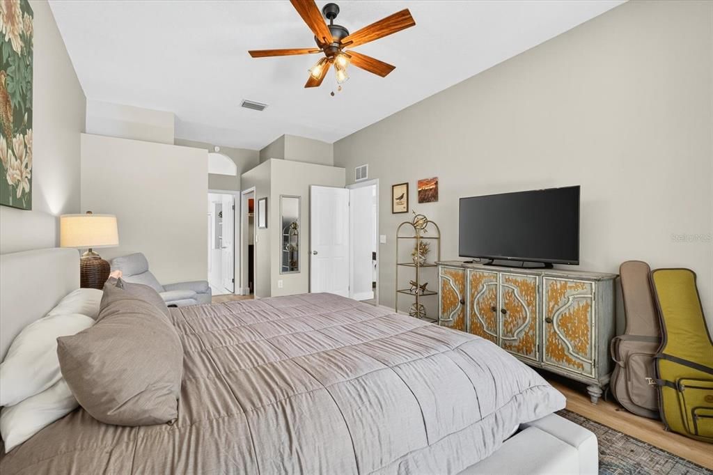 En Venta: $475,000 (4 camas, 2 baños, 2243 Pies cuadrados)