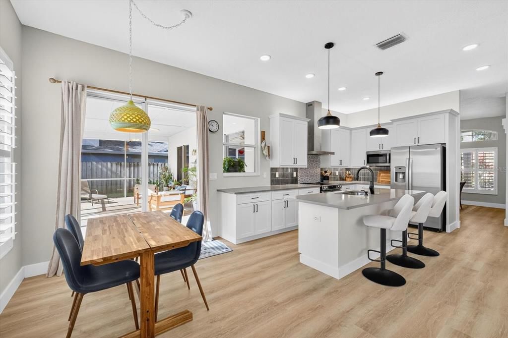 En Venta: $475,000 (4 camas, 2 baños, 2243 Pies cuadrados)