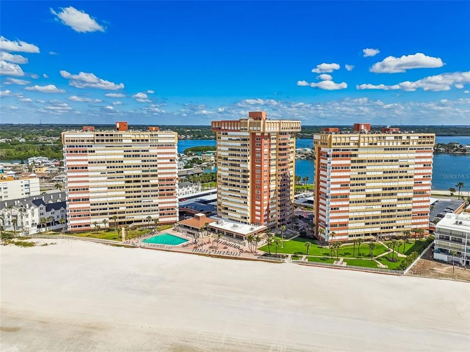 На продажу: $625,000 (2 спален, 2 ванн, 1441 Квадратных фут)