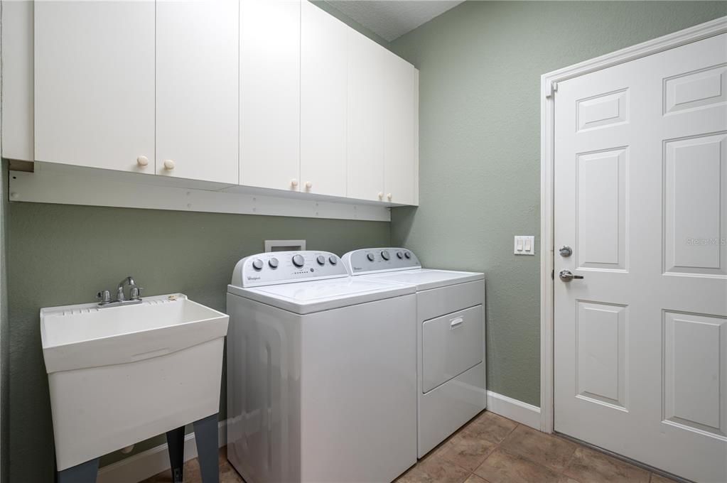 For Sale: $750,000 (4 beds, 2 baths, 2217 Square Feet)