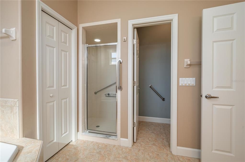 For Sale: $750,000 (4 beds, 2 baths, 2217 Square Feet)