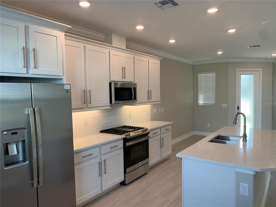 For Sale: $374,900 (3 beds, 2 baths, 1827 Square Feet)