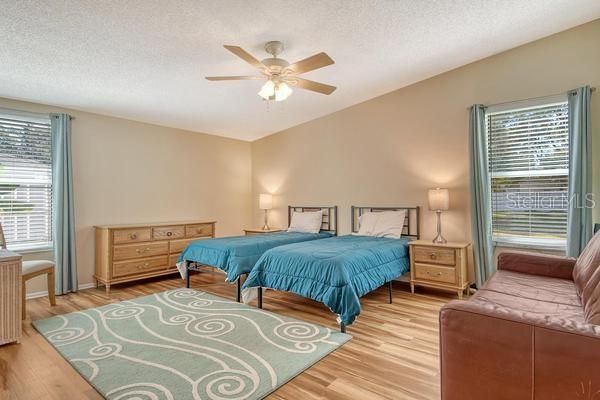 Active With Contract: $419,900 (4 beds, 2 baths, 1632 Square Feet)