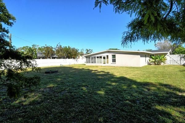 Active With Contract: $419,900 (4 beds, 2 baths, 1632 Square Feet)