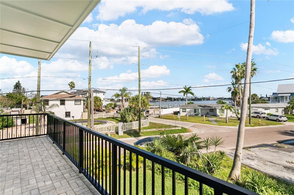 En Venta: $1,175,000 (3 camas, 3 baños, 2200 Pies cuadrados)