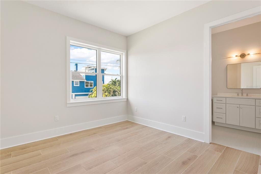 En Venta: $1,175,000 (3 camas, 3 baños, 2200 Pies cuadrados)