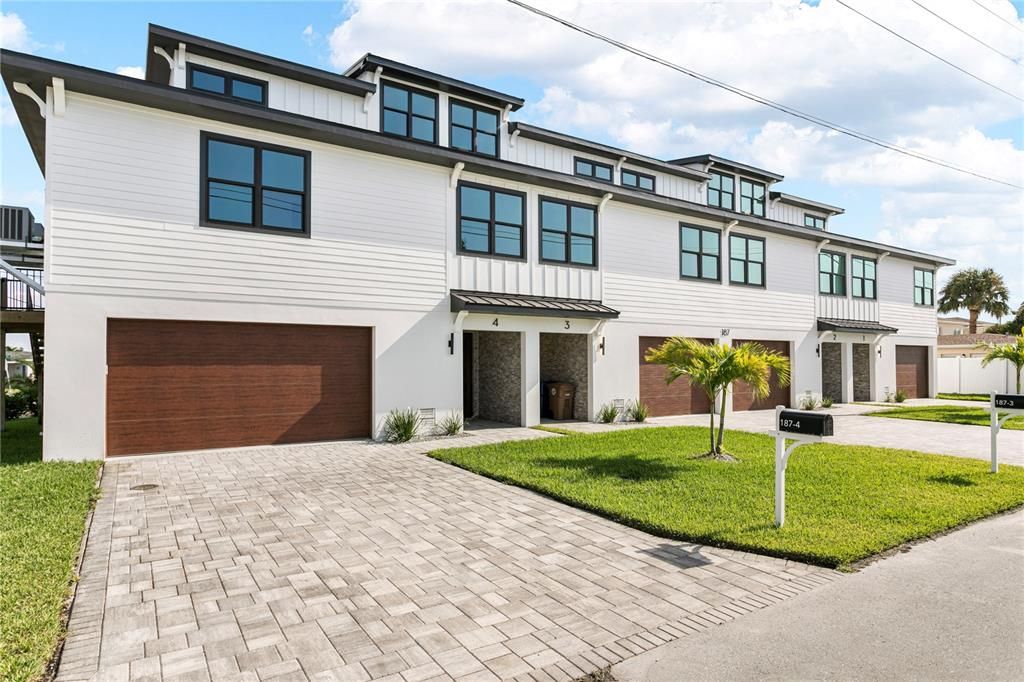 En Venta: $1,175,000 (3 camas, 3 baños, 2200 Pies cuadrados)