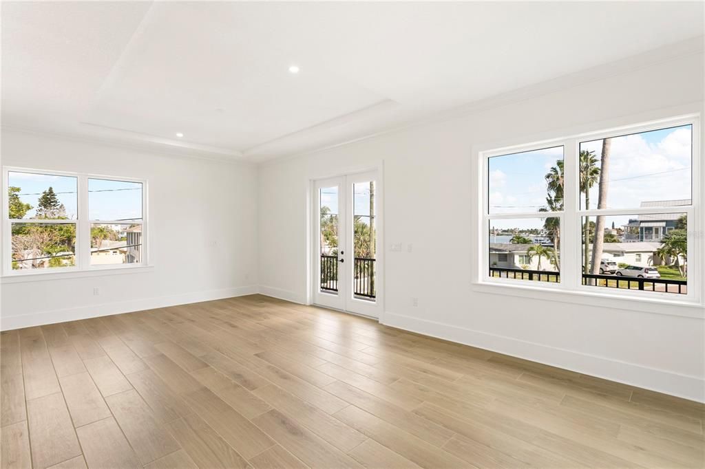 En Venta: $1,175,000 (3 camas, 3 baños, 2200 Pies cuadrados)