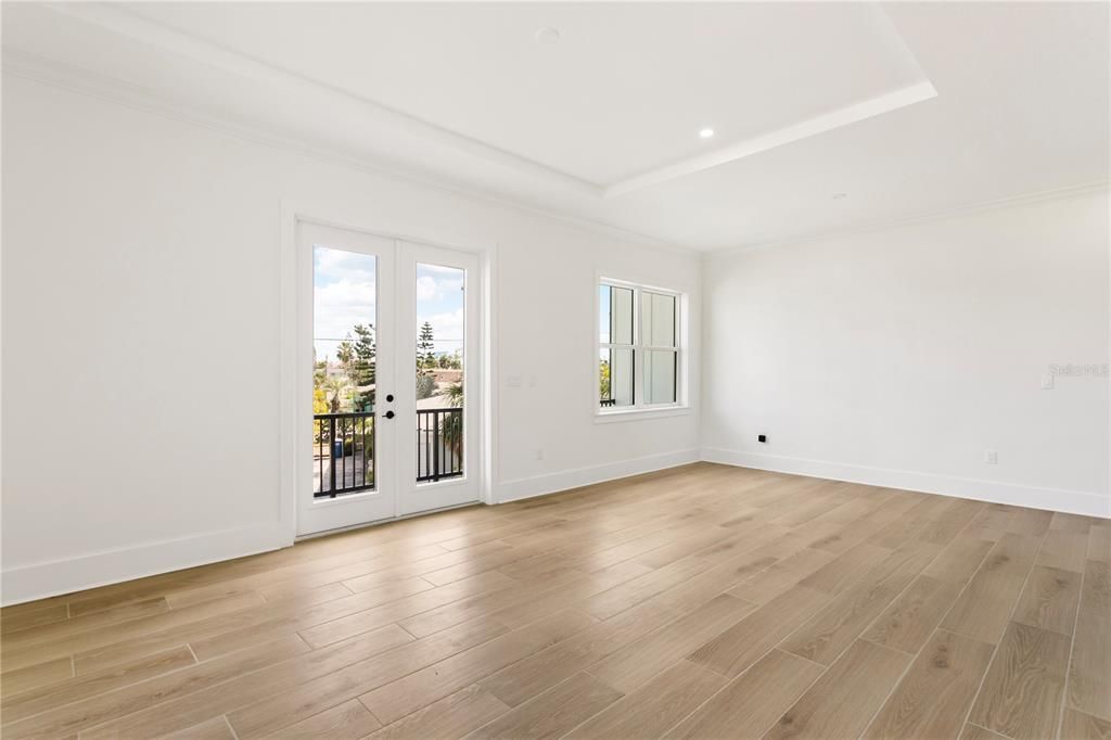 En Venta: $1,175,000 (3 camas, 3 baños, 2200 Pies cuadrados)