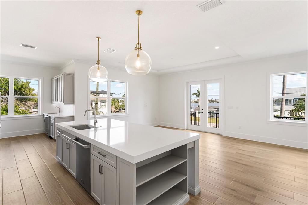 En Venta: $1,175,000 (3 camas, 3 baños, 2200 Pies cuadrados)