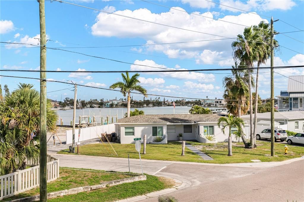 En Venta: $1,175,000 (3 camas, 3 baños, 2200 Pies cuadrados)