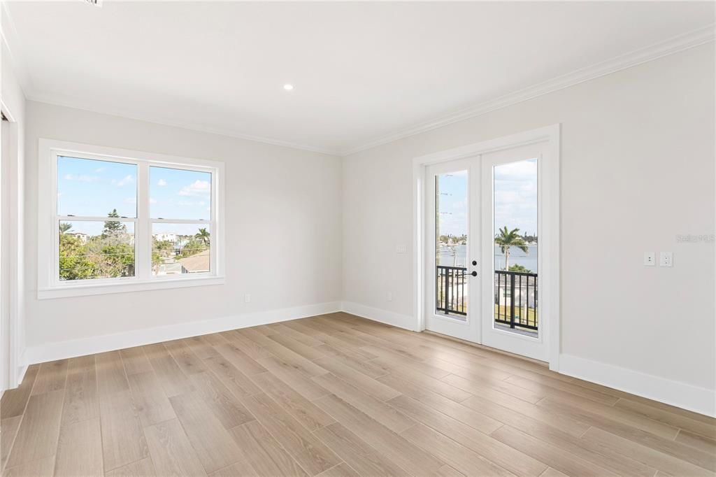 En Venta: $1,175,000 (3 camas, 3 baños, 2200 Pies cuadrados)