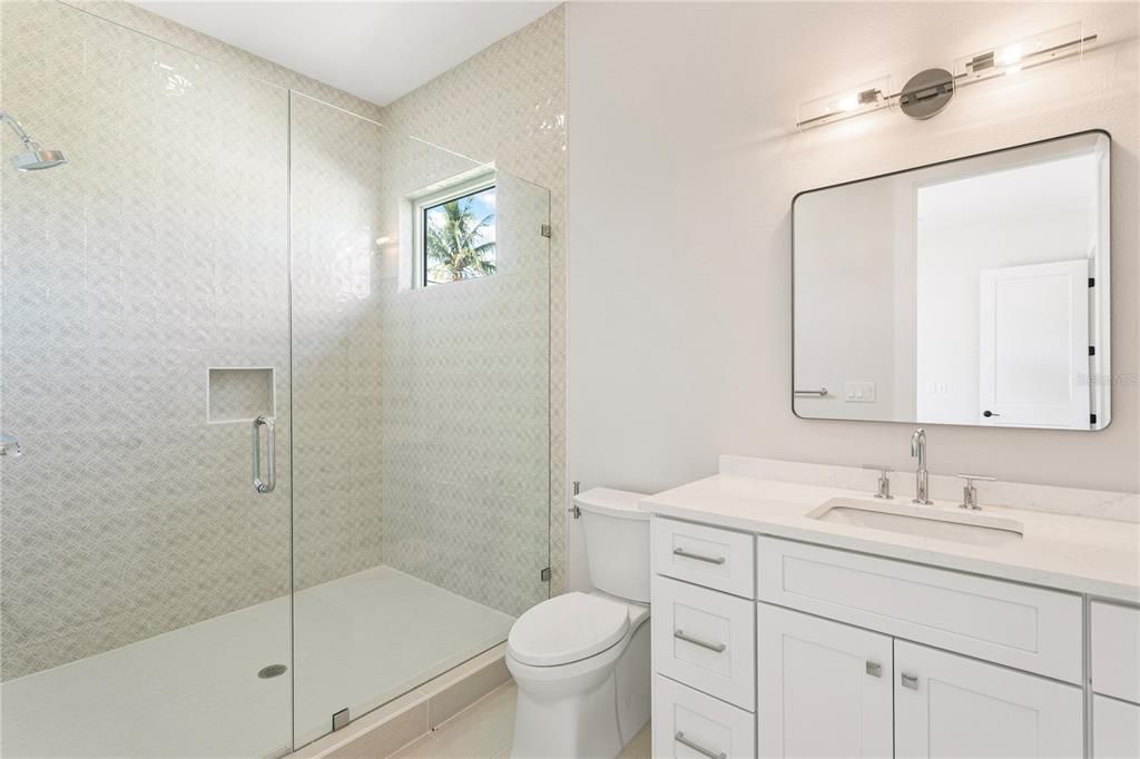 En Venta: $1,175,000 (3 camas, 3 baños, 2200 Pies cuadrados)