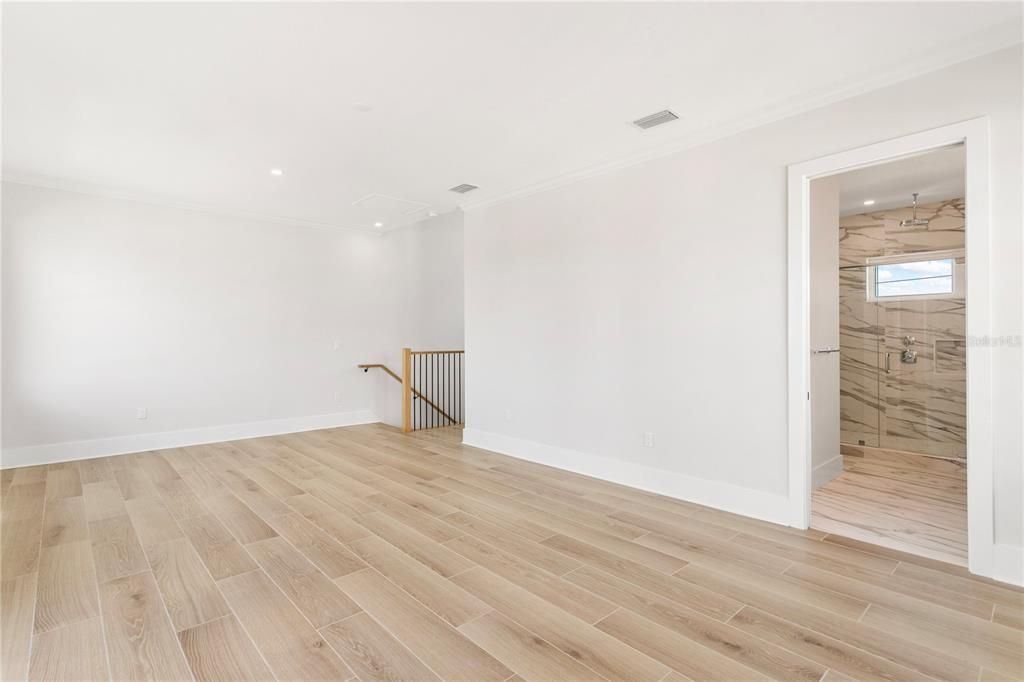 En Venta: $1,175,000 (3 camas, 3 baños, 2200 Pies cuadrados)