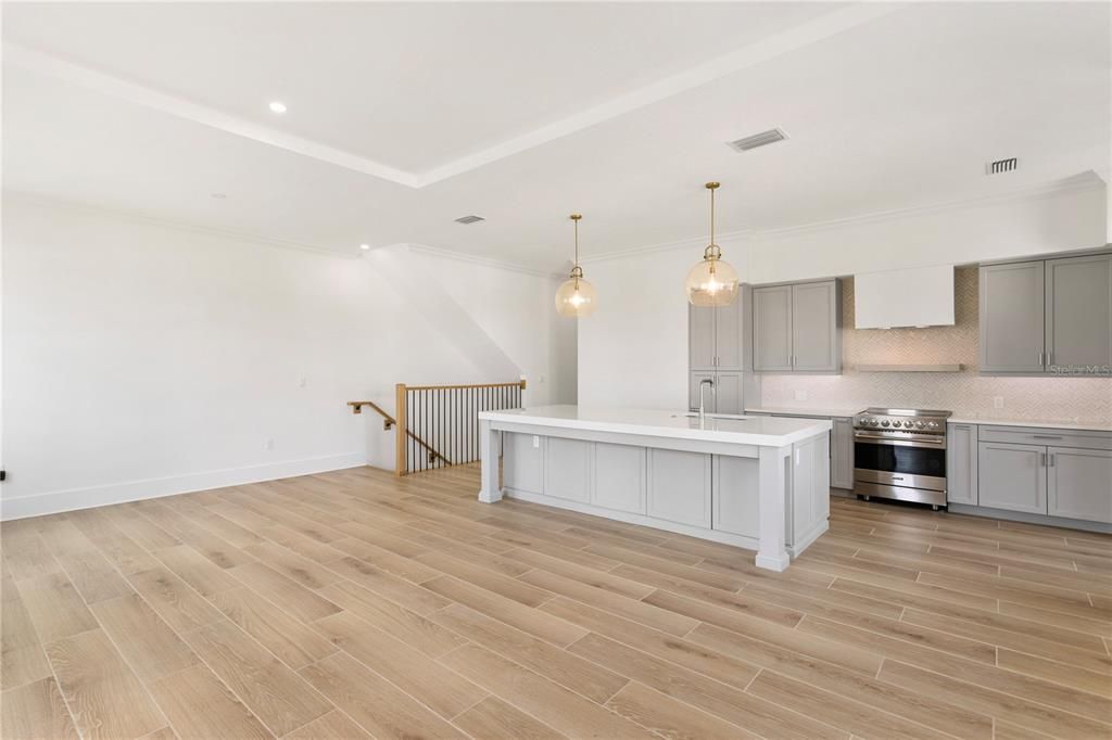 En Venta: $1,175,000 (3 camas, 3 baños, 2200 Pies cuadrados)