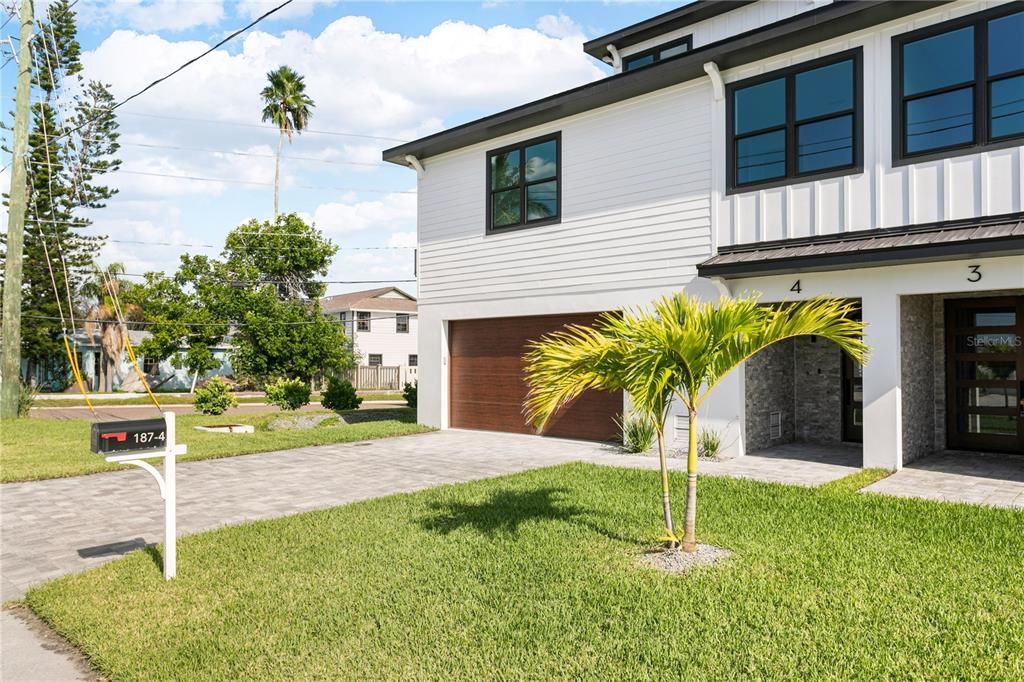 En Venta: $1,175,000 (3 camas, 3 baños, 2200 Pies cuadrados)