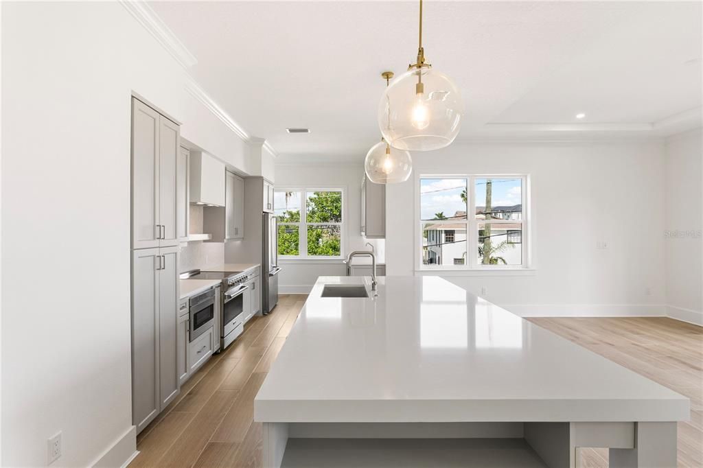 En Venta: $1,175,000 (3 camas, 3 baños, 2200 Pies cuadrados)