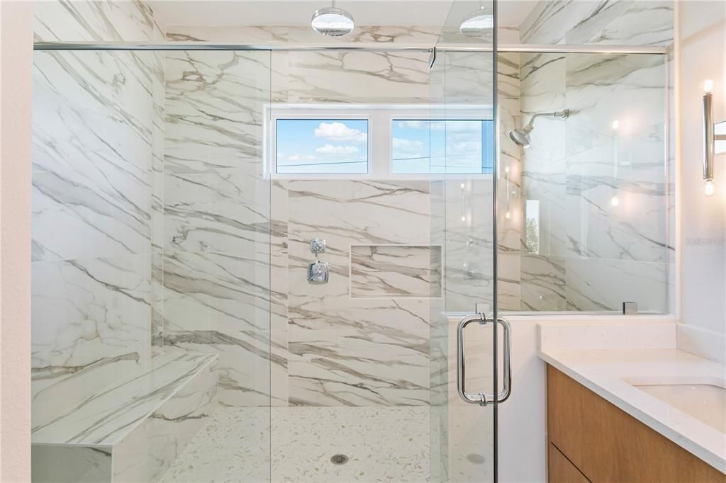 En Venta: $1,175,000 (3 camas, 3 baños, 2200 Pies cuadrados)