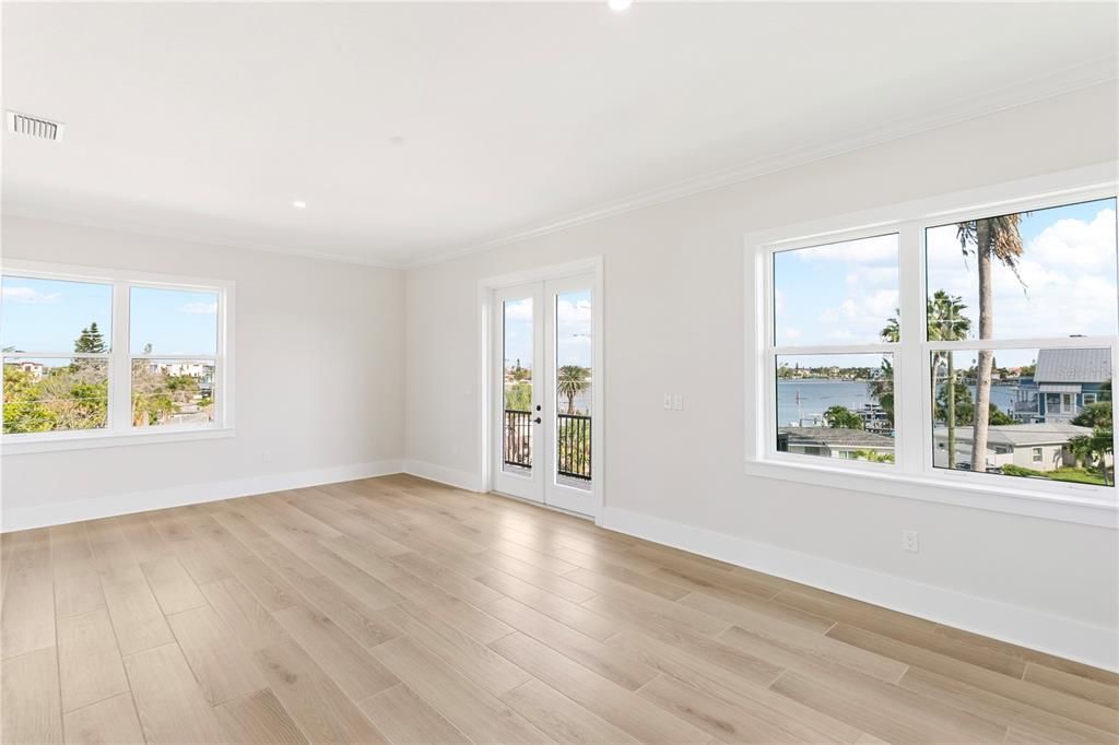 En Venta: $1,175,000 (3 camas, 3 baños, 2200 Pies cuadrados)