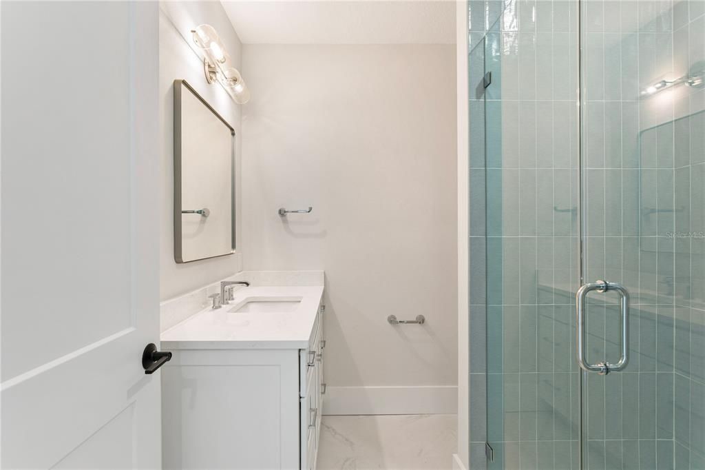 En Venta: $1,175,000 (3 camas, 3 baños, 2200 Pies cuadrados)