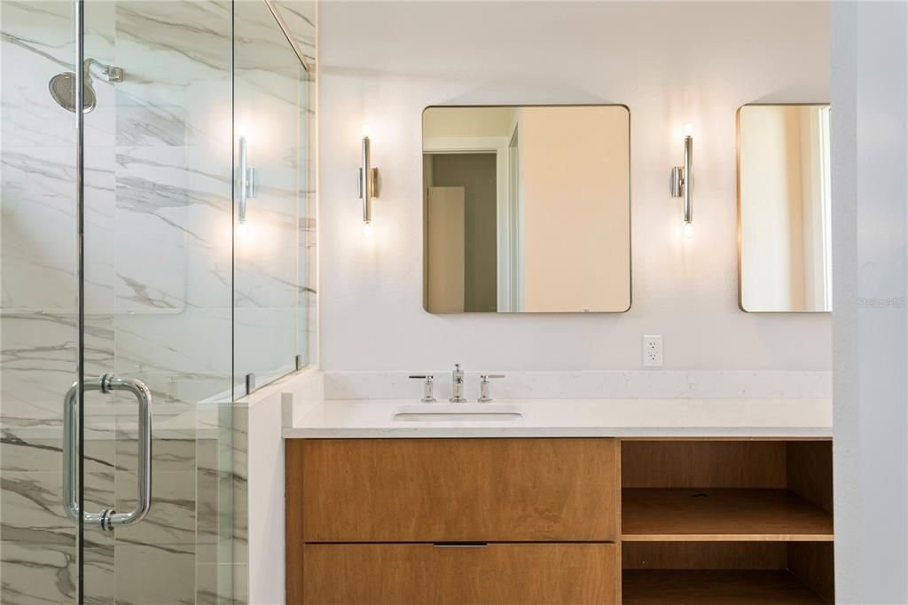 En Venta: $1,175,000 (3 camas, 3 baños, 2200 Pies cuadrados)