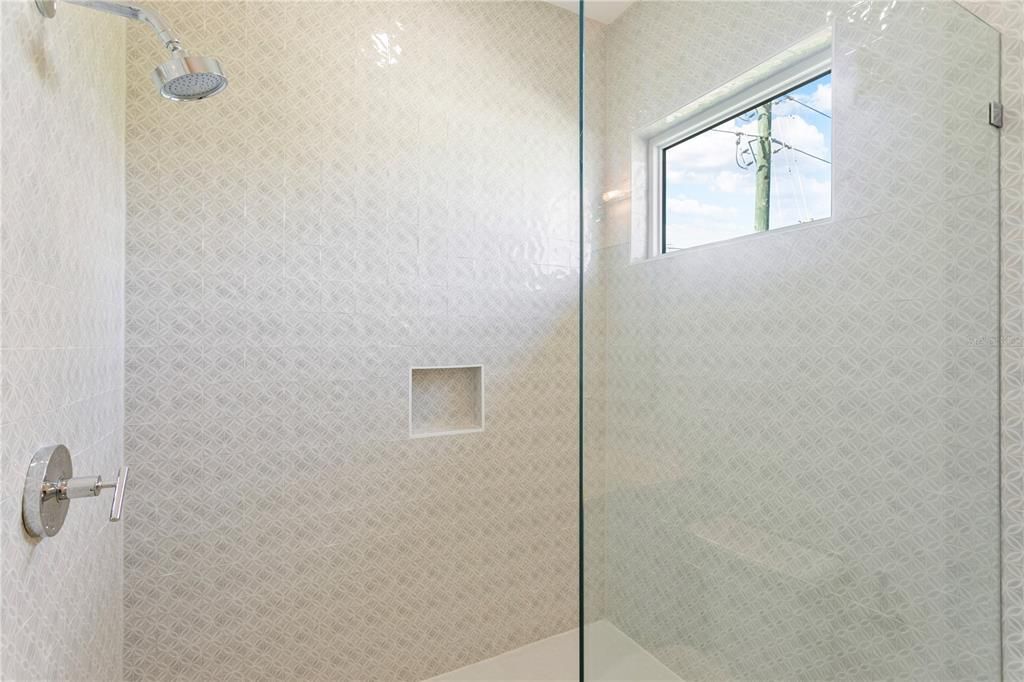 En Venta: $1,175,000 (3 camas, 3 baños, 2200 Pies cuadrados)