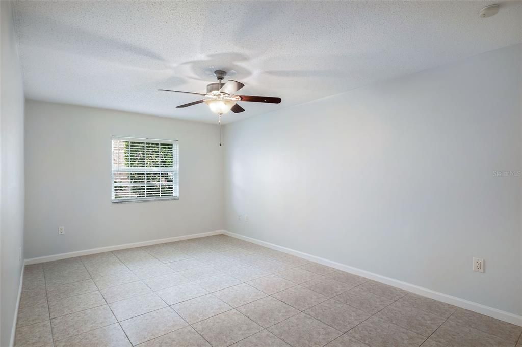 For Sale: $199,999 (3 beds, 2 baths, 1428 Square Feet)